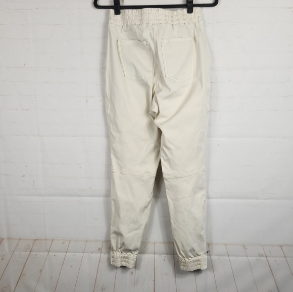Spanx Stretch Twill Cargo Jogger Pants in Parchment Cream Medium (6-8) - Picture 3 of 10